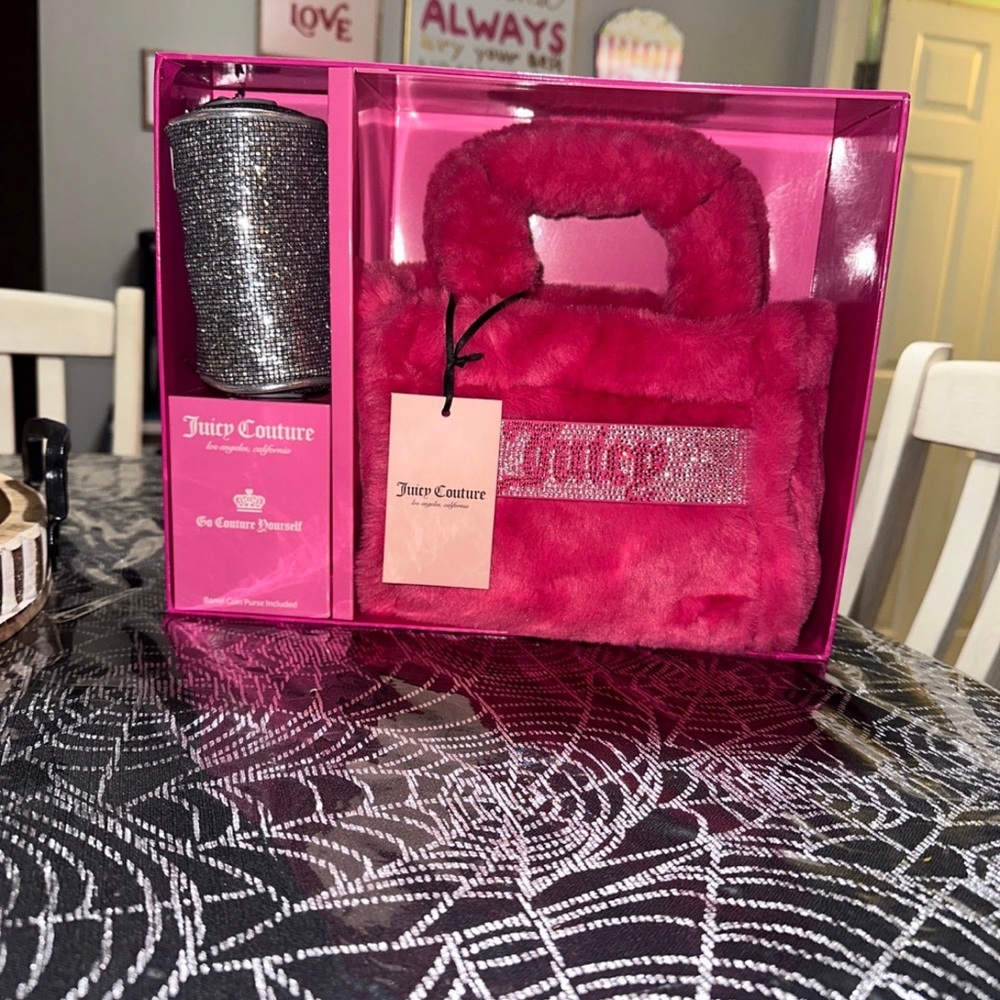Juicy couture free love pink mini tote and barrel coin purse gift set
